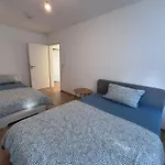 Spacious Flat With 3 Bedooms For 5-8 Guests Apartman Zeitz