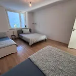 Spacious Flat With 3 Bedooms For 5-8 Guests *
