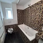 Spacious Flat With 3 Bedooms For 5-8 Guests Zeitz