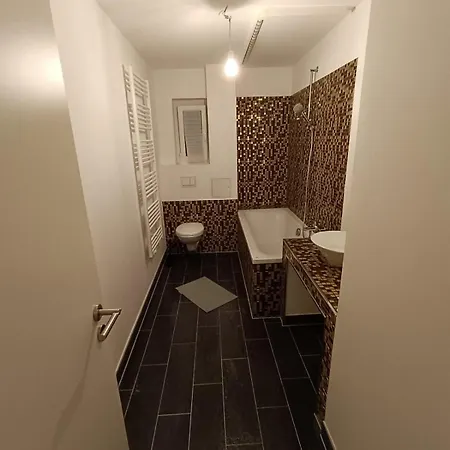 Spacious Flat With 3 Bedooms For 5-8 Guests *