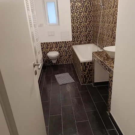 Spacious Flat With 3 Bedooms For 5-8 Guests * Zeitz