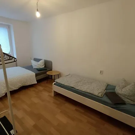 Apartment Spacious Flat With 3 Bedooms For 5-8 Guests *