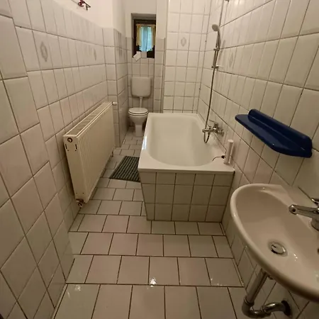 Spacious Flat With 3 Bedooms For 5-8 Guests Appartement Zeitz