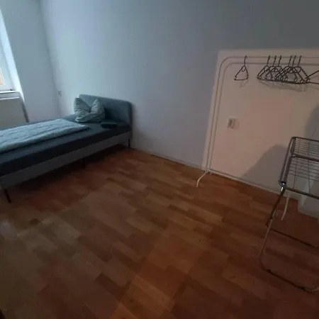 Apartment Spacious Flat With 3 Bedooms For 5-8 Guests Zeitz