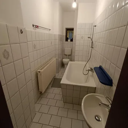 Apartment Spacious Flat With 3 Bedooms For 5-8 Guests Zeitz