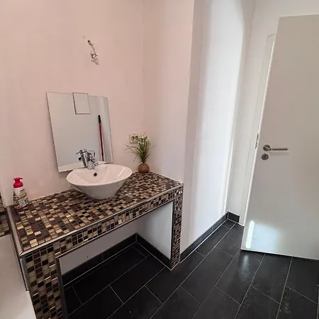 Апартаменты Spacious Flat With 3 Bedooms For 5-8 Guests