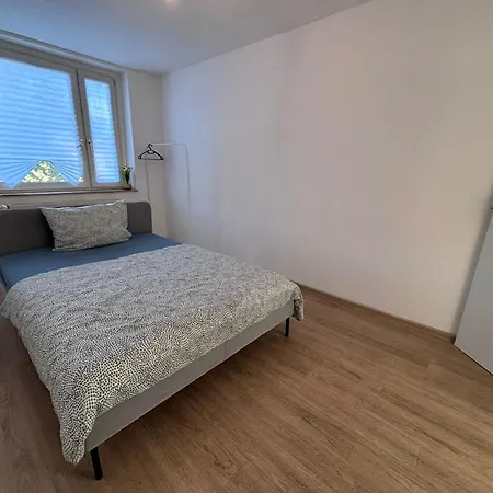 Spacious Flat With 3 Bedooms For 5-8 Guests Zeitz