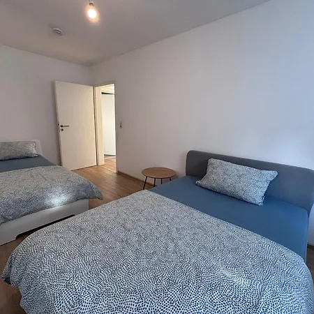 Spacious Flat With 3 Bedooms For 5-8 Guests Apartment Zeitz