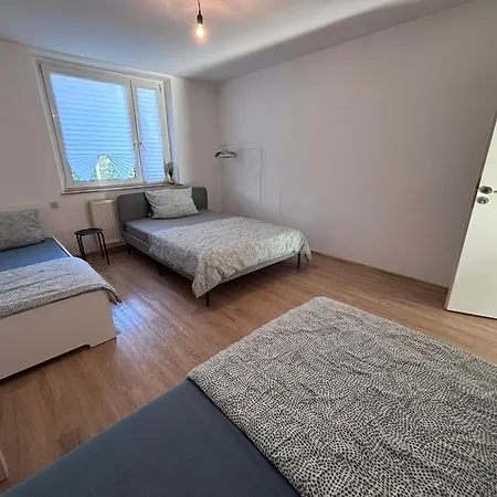 Spacious Flat With 3 Bedooms For 5-8 Guests *