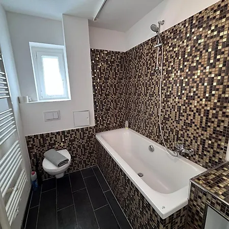 Spacious Flat With 3 Bedooms For 5-8 Guests Zeitz