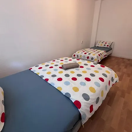 Spacious Flat With 3 Bedooms For 5-8 Guests Apartment Zeitz