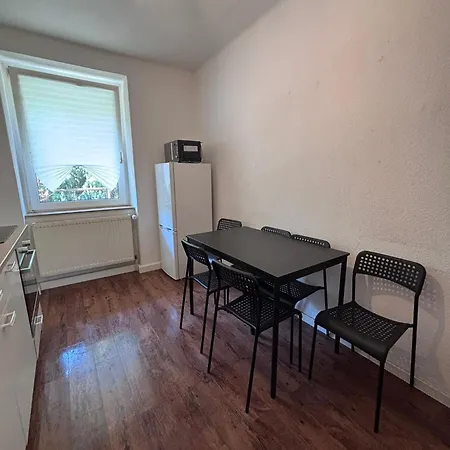 Spacious Flat With 3 Bedooms For 5-8 Guests Zeitz
