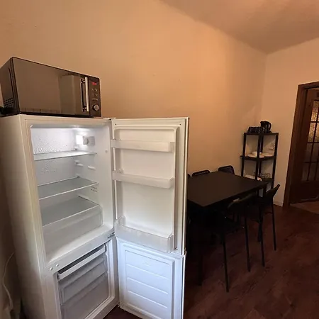 Spacious Flat With 3 Bedooms For 5-8 Guests
