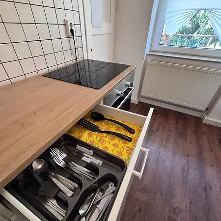 Apartment Spacious Flat With 3 Bedooms For 5-8 Guests