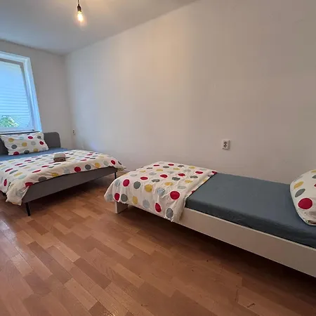 Spacious Flat With 3 Bedooms For 5-8 Guests Apartment Zeitz