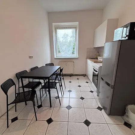 Spacious Flat With 3 Bedooms For 5-8 Guests Цайц