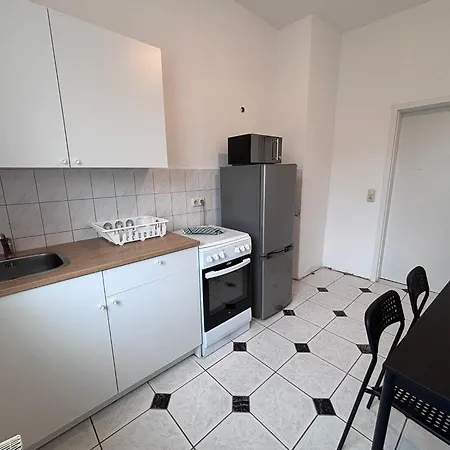Апартаменты Spacious Flat With 3 Bedooms For 5-8 Guests *