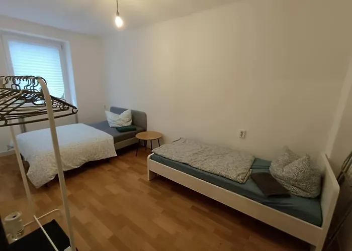 Apartment Spacious Flat With 3 Bedooms For 5-8 Guests *