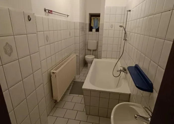 Apartment Spacious Flat With 3 Bedooms For 5-8 Guests Zeitz