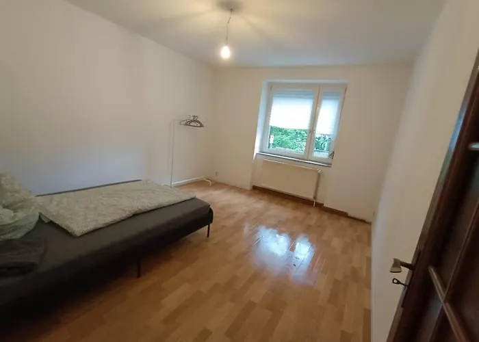 Apartment Spacious Flat With 3 Bedooms For 5-8 Guests