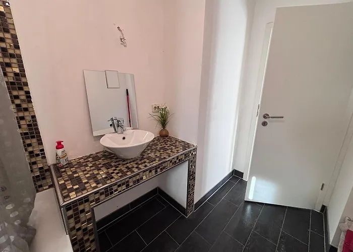 Apartment Spacious Flat With 3 Bedooms For 5-8 Guests